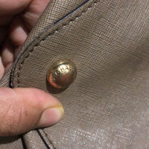 Authentic mikel kors bag with authenticity code written on buttons - Picture 5 of 9